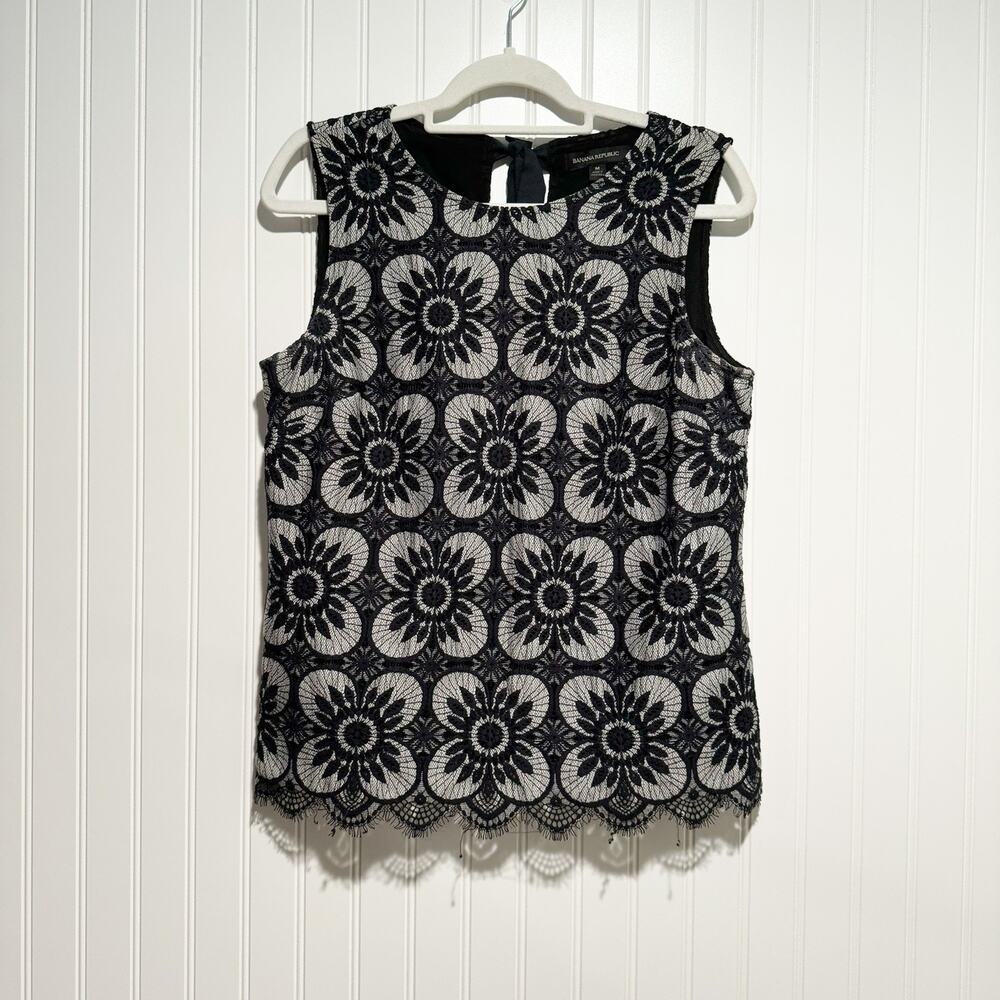 Banana Republic Navy Blue Lace Floral Sleeveless Top Size Medium - Picture 1 of 5